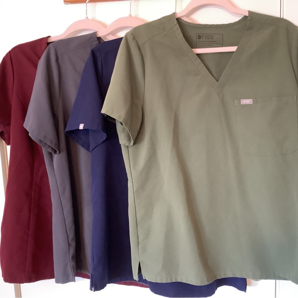 4 MINT FIG SCRUB SHIRTS SIZE LARGE + NWT SCRUB JACKET (M)
Maroon/Grey/Navy/Olive